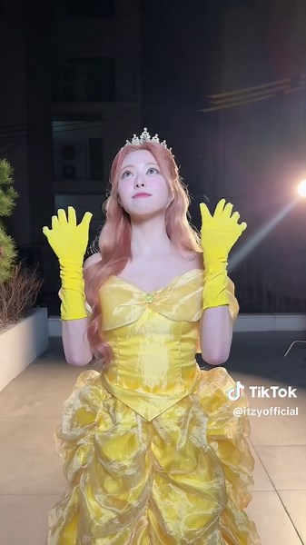 Disco Dance with Princess Yuna from ITZY