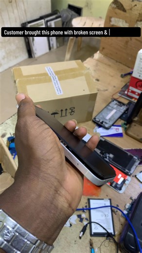 Ikorodu customer came with a broken screen and back cover. Now the phone looks brand new again 📱✨ We fix: • Screen • Battery • Charging port • Back cover 📍 Ikorodu Lagos#ikorodu #ikorodutiktokers #lagosbusiness #ikorodugarage #nigeriabusiness