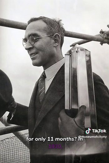 📸 Did you know the Chrysler Building was the tallest skyscraper in the world—for just 11 months? Completed in 1930, this Art Deco masterpiece is a crown jewel of New York City, with its iconic sunburst crown and eagles inspired by Chrysler car hood ornaments. Want to learn more about the Monarchs of New York during the Art Deco era? 📍 Explore their stories and the golden age of design at