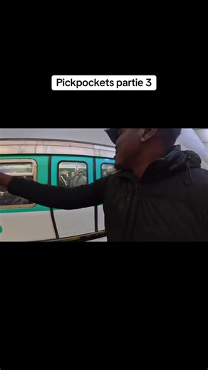 Watch a Paris Pickpocket at Work