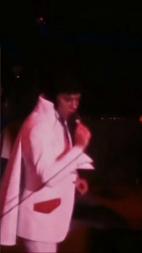 This is how Elvis owned the stage in 1972! ⚡ #elvis #vegas #legend