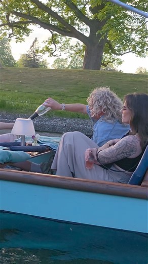 Golden hour in Cambridge ✨10 years of stories on the water with Rutherfords Puntin #punting