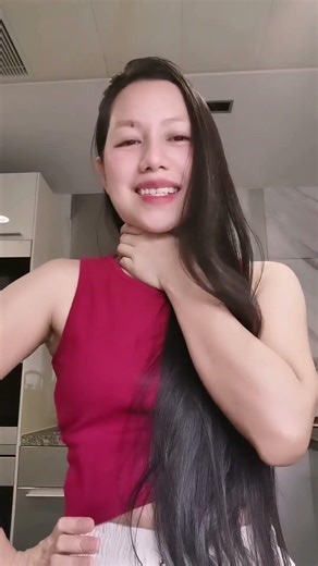 I wanna round my hair around your neck