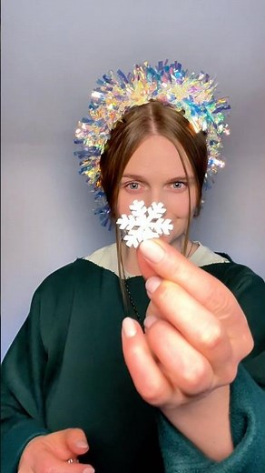 Fluffy ❄️ or Royal 💫? Festive Xmas tinsel tiara hairstyle ✨🪩 #hairstyle #christmas #shorts