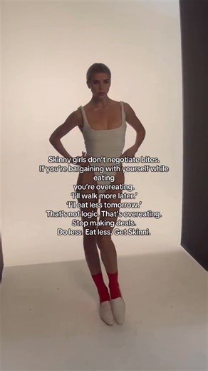 Liv Schmidt on Instagram: "Skinny girls don’t negotiate bites. If you’re bargaining with yourself while eating — you’re overeating. ‘I’ll walk more later.’ ‘I’ll eat less tomorrow.’ That’s not logic. That’s overeating. Stop making deals. Do less. Eat less. Get Skinni."