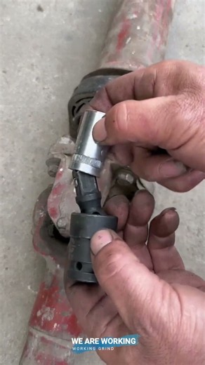 🔩 Swivel Socket Adapter for Hard-to-Reach Fasteners