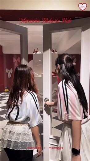 我们开张啦！欢迎各位M宝们前来打卡❤ #全马第一家/🩰运动芭蕾风PopUp Store 🎀 绝对不要错过一场花了近一年时间筹备的PopUpStore！ 全公司烧破头脑，重金打造的巨型（惊喜）打卡区域，以及全马第一家以 「 运动芭蕾风 」为主题打造的快时尚品牌体验馆！🍒 🍮 现场还设立了果冻女孩（@memories.plus.my）的专区 4000sqft超大购物空间，还准备了 「 9间更衣室 」 提供现场试穿服务！ —————————————————— ⏰ 营业时间：every Thursday - Sunday ｜12-9PM 📍 地点：Wisma Kwong Siew, 2nd Floor, 149, Jalan Tun HS Lee, 50000 Kuala Lumpur （ MRT 下站后步行约3-5分钟 ） 📍Queensbay Mall, Penang (1F-149) 📍Queensbay Mall, Penang (3F-37-A17 & A18) 📍Gurney Plaza, Penang (170-4-50) (4th Floor) 📍Pavili