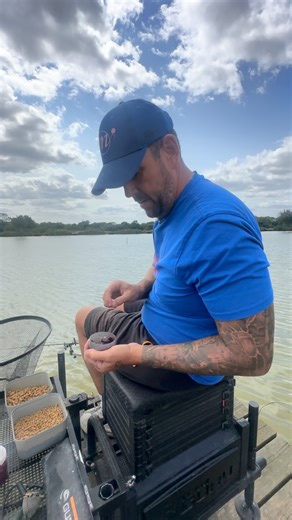 The PVA setup. 🎣 A few of the KEYS to PVA fishing. ⬇️⬇️ ✅ Use different size pellets in your bags. Smaller pellets tend to be better, this helps avoid any blank gaps in your PVA. ✅ Avoid saggy bags!!! Really take your time to tie the bag as tight as possible. That’s where the small pellets come into play. ⬆️⬆️ The tighter the bag the better the breakdown of the PVA in water. ✅ Supercharge your bag!!! This is why glugs are so popular when fishing with PVA, Sticky Syrups are a great option. ✅ Let