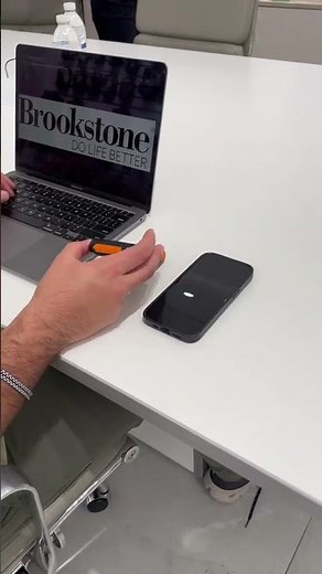 Brookstone | Powerbank | Solar Power