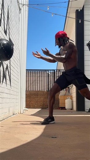 DT | Online Coach on Instagram: "You want a core hack that’ll take your strength to a whole new level? Rotation. Most people sleep on it, but rotational work is what unlocks real power better T-spine mobility, stronger obliques, cleaner force transfer, and a core that actually protects you. Rotation builds fluidity, functionality, and longevity. It’s gladiator training exposing weakness and turning it into strength. Add it in and watch your whole body level up. DM me “Coach” for 1-on-1 training 