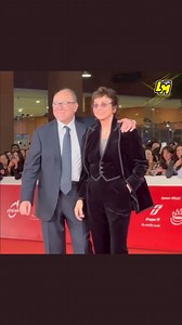 4M views · 10K reactions | Belli, belli e impossibili  Gianna Nannini e Carlo Verdone sul red carpet del Festa del Cinema di Roma per la terza stagione della serie tv "Vita da Carlo". #radiolattemiele #giannanannini #carloverdone | Radio LatteMiele | Facebook