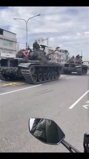 Directed Conflict on Instagram: "🇹🇼 On the morning of 29 December, a CM-11 MBT belonging to the Taiwanese 8th Army Corps' 564th Brigade experienced a mechanical failure during a tactical deployment. While the unit was advancing to positions through the Hunai district of Kaohsiung, the vehicle began emitting dense white smoke before an engine fire broke out. The incident was seen by local civilians as the tank was forced to come to a halt mid-route. Military personnel on the scene successfully 