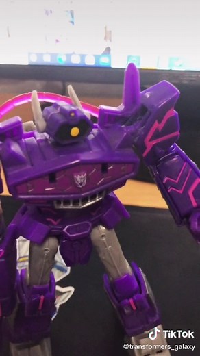 Transformers Cyberverse Deluxe Class Shockwave Review #transformers #transformerscyberverse #transformerstoys #shockwave #decepticons #tfdarkofthemoon