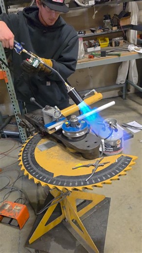 Joel/Overkill on Instagram: "Bending aluminum tubing can be super tricky to form if its 6061-O and really tricky if its T6 like here. Ideally if you can, get 6063 series if you're intending on bending the tube. But if you can only source 6061, shoot for type O, which is annealed, but may still need some heat thrown at it to keep it from cracking. I have an IR temp gun, which is important with aluminum being you dont get any discoloration, but a great alternative way is by using a tempstick or ev