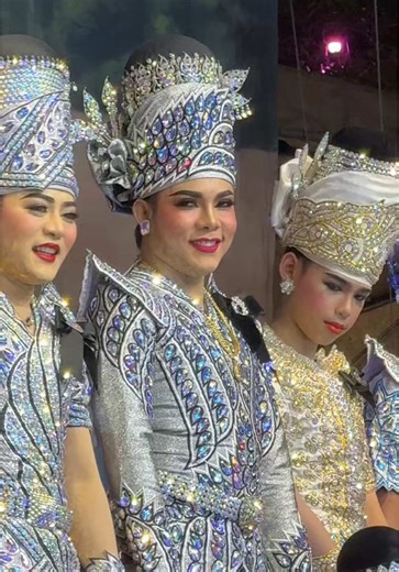 ยิ้มหวานเจี๊ยบบบ ออกแขกวันวาเลนไทน์😍🥰 สุขสันต์วันวาเลนไทน์นะคับ🌹🌹 📷14.02.69 วัดสุราษฎร์รังสรรค์ สามโคก ปทุมธานี #ดอกดินคนหล่อคนสวย #ลิเกคนหล่อคนสวย #ดอกดินลูกท่าเรือ #จารุวิทย์บุญลือ #พระเอกดอกดินลูกท่าเรือ