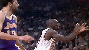 239K views · 16K reactions | 1991年NBA總決賽Game 2，Michael Jordan做了這個經典動作，此後便被世人記著。直至25年後的今天，依然被世人津津樂道。 | 極力誌籃球 Clutch | Facebook