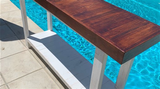 Create your own rustic hallway table with pallets