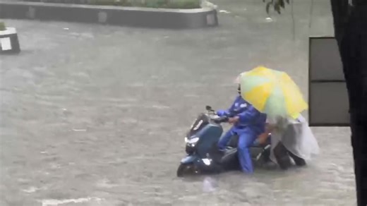 QUEZON CITY FLOODING Motorists have a difficulty passing through Kalayaan Avenue in Quezon City because of flooding caused by continuous rains shortly after lunch today. Video by QCTTMD | Baguio Herald Express