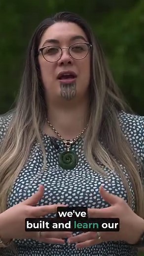 Happy Cook Islands Māori Language Week! 🇨🇰❤ Tereau explains the importance of keeping the language alive and how ‘it’s important because that’s our identity’. He teaches tamariki through īmene apii sapati (church songs), Bible verses, pure (prayer), īmene kapa rima (action song), drum dance, dancing, pe’e (chants) and introductions in te reo Kūki ‘Airani. | Safekids Aotearoa