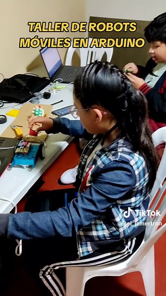 Aprende a Crear un Robot Autónomo y Controlado por Celular en un Supertaller Virtual