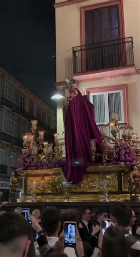 Encierro del traslado de la Cena al son de “El Día del Señor” por la AM Estrella de Dos Hermanas