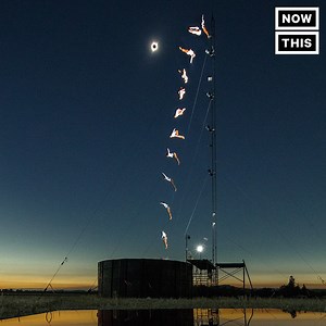 This photographer took the perfect shots of cliff divers during the eclipse | NowThis