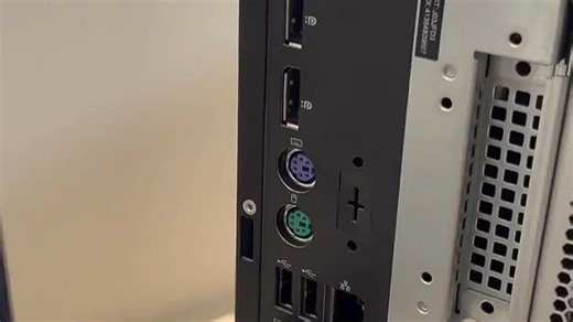 戴尔OptiPlex 7010 12代台式机，搭载i5处理器，办公高效不卡顿，游戏流畅运行，适合家庭和小型企业使用，稳定可靠。