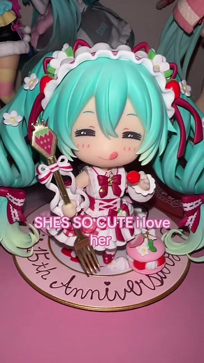 Unboxing My 15th Anniversary Strawberry Miku Nendoroid
