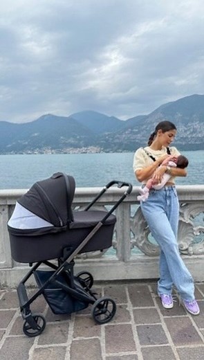 Foppapedretti on Instagram: "Non è solo bello il nuovo trio TICTOC, ma è anche comodo e leggero 🤩 Repost @martinaluchena Mi avete spesso chiesto che trio avessi scelto ed eccolo qui! Ho valutato davvero tanti modelli e alla fine non ho resistito al “Tic Toc Ebony” di @foppapedretti! Trio leggero, compatto e innovativo: si chiude facilmente con una sola mano e occupa pochissimo spazio oltre ad essere bellissimo. Tessuti con protezione UPF50+, le cerniere resistenti all’acqua e interno sfoderabil