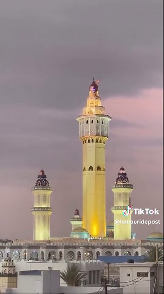 L’appel à la prière de la grande mosquée de Touba