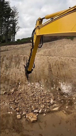 Komatsu PC138 Ripping Into Hard Ground #canyoudigitnz #chcnav #civilwork #hawkesbay #newzealand