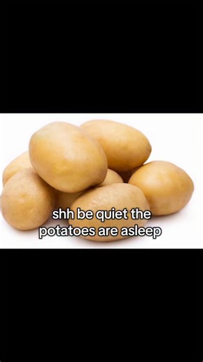 nichified on Instagram: "在日本，研究人员正利用智能人行道将日常活动转化为清洁能源⚡。这些道路内嵌特殊的压电材料，可以从行人的脚步中收集动能。当人们行走、奔跑或跳跃时，路面会轻微变形，从而产生机械压力。压电晶体将这种压力转化为电能🪫。这些能量可用于照亮路灯、为公共显示屏供电，甚至监测行人流量。 这种技术不仅减少了能源浪费，还展示了未来城市的无限可能🌍。在东京、京都等城市的试验区，人们的每一步都在为绿色地球贡献力量💚。科技让生活更环保，也让每一个脚步更有意义✨ #日本 #科技 #创新 #可持续 #绿色能源 #未来城市 #环保 #知识 #事实 #推荐 #你知道吗 #技术 #实验 #热门"