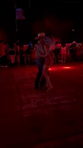 Tipos de mujeres en los bailes 💃 | Brian Gil