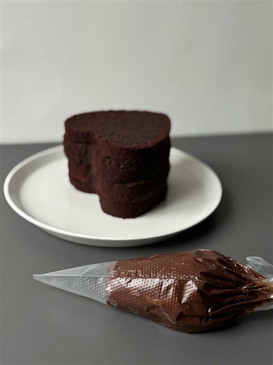 Mastering Cake Stacking and Crumb Coating Techniques