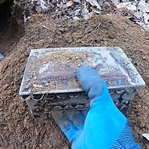 Treasure Hunter Found Treasure Chest Full of Gold | DIY & Crafts