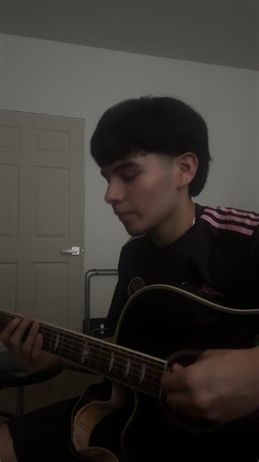 Hombre Libre guitarra: acordes, letra y cover fácil