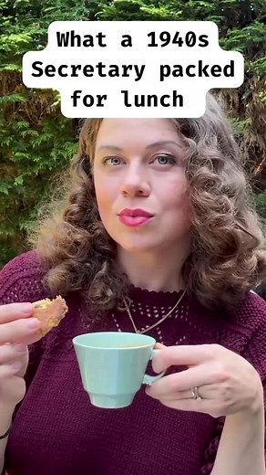 What a 1940s Secretary packed for lunch today? #1940s #1940scooking #foodhistory #fypツ #lunchwitholga #britishfood #homefrontcooking #vintagerecipes