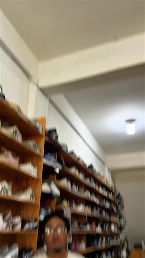 Jovi Shoes Medan on Instagram: "Stok terbaru udah kita tambahin nih buat promo special anniversary,jadi buat kalian yg belum merapat ketoko dan ngambil promonya,langsung aja merapat ketoko kitaa ya🙌 📍Medan,jl.bunga sakura,no.7,pasar melati,samping Bank Sumut"