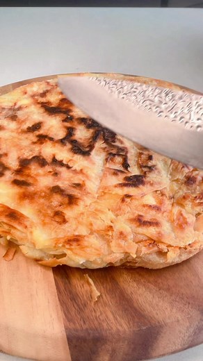 Perek Pontian Cheese Pie INGREDIENTS - 400g all-purpose flour - About 280ml water - 1 tsp salt - 200g feta cheese - 80ml olive oil - 100g cornflour METHOD 1. In a bowl, combine the flour and salt, then gradually add the water, kneading to form a stiff dough for about 5 minutes. 2. Make 8 balls and roll each out to a diameter of 15cm, stacking them four at a time, sprinkling cornflour between each one. 3. After stacking four together, roll them out as thin as possible. 4. In a frying pan over med
