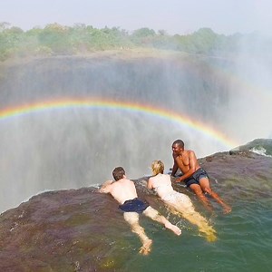 This has to be the ultimate infinity pool! Would you jump in? 😳🙌 | UNILAD Adventure