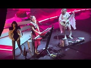 Last Dinner Party, world premiere “Knocking At The Sky”, Brixton O2 9/12/25
