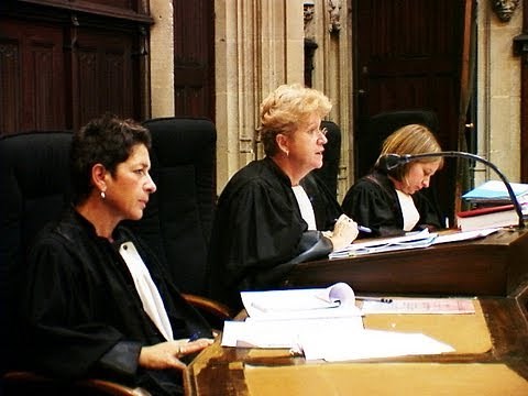 Aux marches du Palais