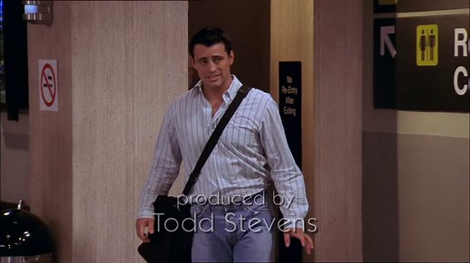 JOEY_S1_E1 Joey and The Hollywood Life (9 Sep. 2004) Joey (Matt LeBlanc) moves to Los Angeles to try his luck in Hollywood. His nephew, Michael (Paulo Costanzo), is thinking about living with him to get out of his mother's house, Joey's sister Gina (Drea de Matteo). | JOEY