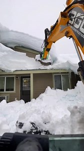 Extreme snow removal! 🤯 📹 : @tylerwlee25 ▪️ ▪️ ▪️ ▪️ ▪️ #roofershelper #roof #roofer #roofing #roofrepair #reroof #roofinglife #contractor #roofersofinstagram #roofingcontractor #roofingcompany #generalcontractor #keepcraftalive #snow #snowremoval #builder #construction #house #home #homeimprovement #homerenovation #craftsmanship #craftsman #residentialroofin | The Roofer's Helper