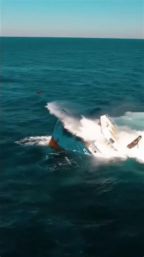 Cargo Ship in Extreme Danger – The Moment It Almost Went Under #samundar #ship #motivation #endless