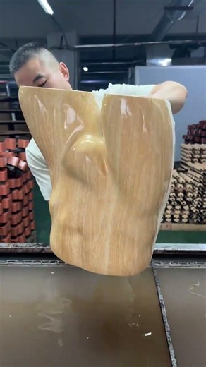 Extract wood grain from nature and integrate into plastic model design with water transfer printing