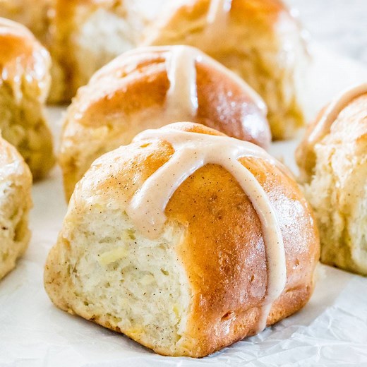 108K views · 339 reactions | These NO KNEAD Hot Cross Buns, are super soft and fluffy, loaded with apples and perfectly spiced. With my NO FAIL recipe for these delicious Apple Cinnamon Hot Cross Buns, you'll be making the easiest hot cross buns ever, with NO KNEADING required! PRINT THE RECIPE HERE: https://www.jocooks.com/recipes/no-knead-hot-cross-buns/ | JoCooks | Facebook