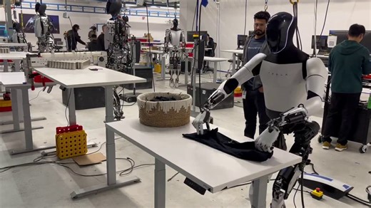 Le robot humanoïde d'Elon Musk peut désormais plier le linge