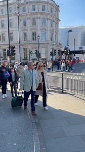 London Small Walking tour and London Buses around Trafalgar Square #traveluk #londonwalk #londontour #virtualwalk #culturaltour | We Love London