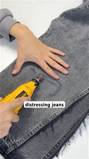20% leopard jeans 🐆#clothingbrand #style #fashion #distress